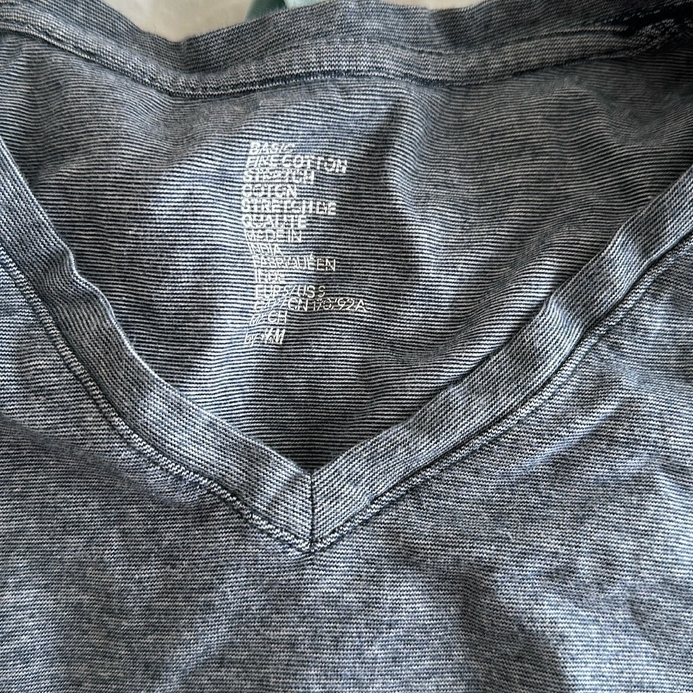 H&M Basic Fine Cotton Stretch V-Neck T-Shirt